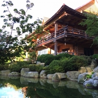 Japanischer Garten mit Koiteich Oberbayern